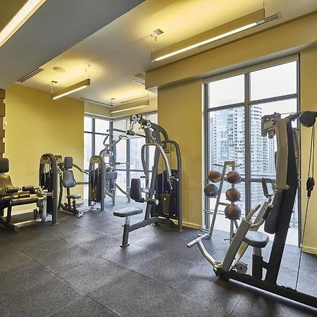 Chic 1-Br Condo; Parking Included; Downtown Core Торонто Экстерьер фото