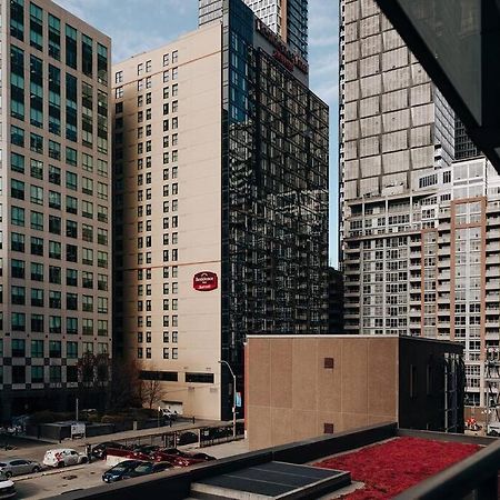 Chic 1-Br Condo; Parking Included; Downtown Core Торонто Экстерьер фото