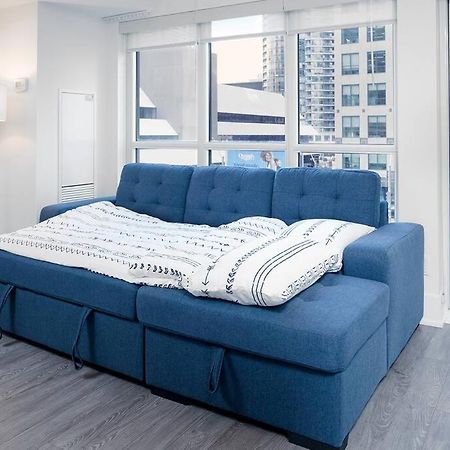 Chic 1-Br Condo; Parking Included; Downtown Core Торонто Экстерьер фото
