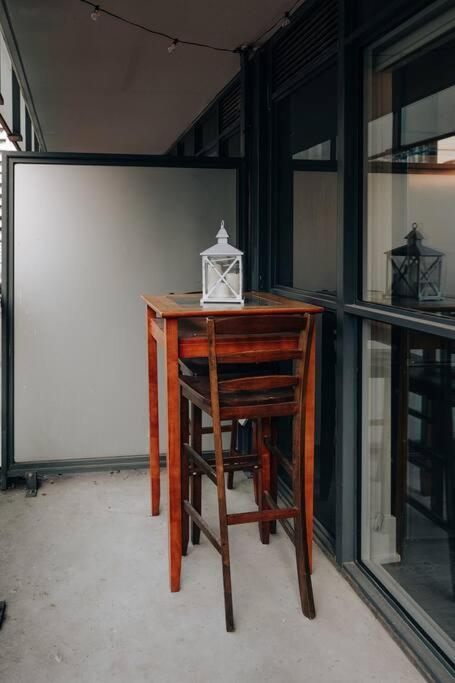 Chic 1-Br Condo; Parking Included; Downtown Core Торонто Экстерьер фото